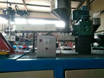 尿素桶生产设备 自动化塑料吹塑机在尿素溶液桶制造中的应用